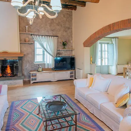Amazing In With Private Swimming Pool, Be Inside Or Outside Holiday home